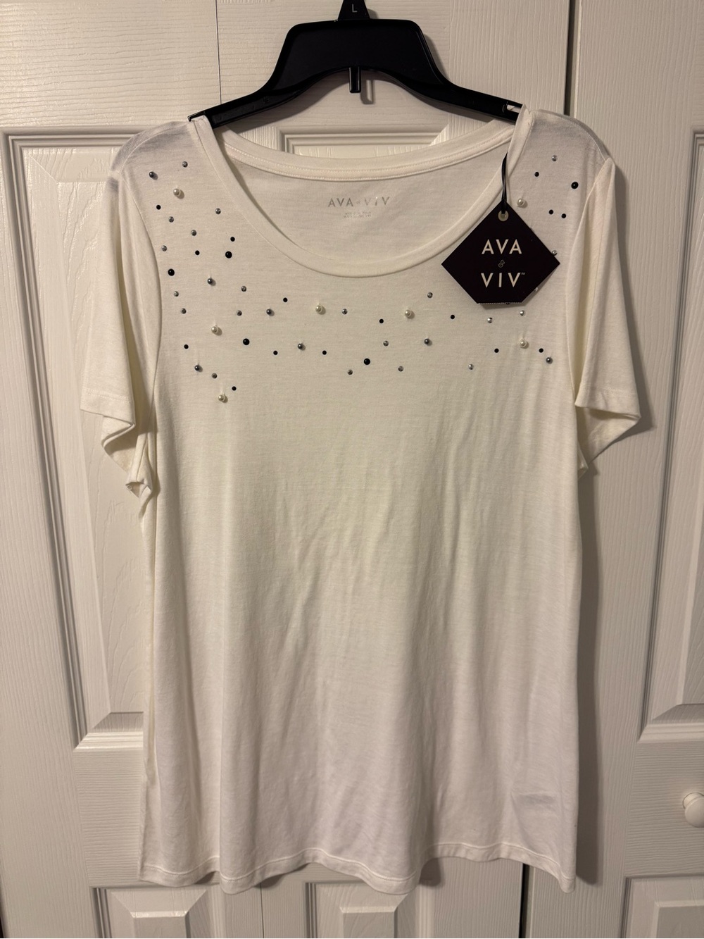 Ava & Viv White Short Sleeve Scoop Neck Tee with Rhinestone Accents